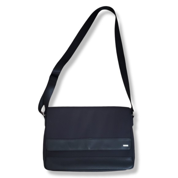 Calvin Klein Messenger Laptop Bag Black Nylon and Faux Leather Trim - Picture 1 of 10